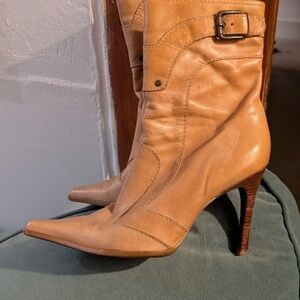Chic Tan Heeled Boots with Buckle Detail